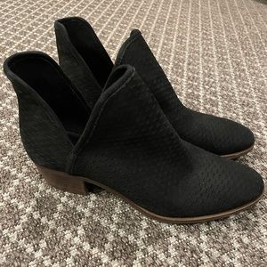 Lucky brand size 8 black suede bootie